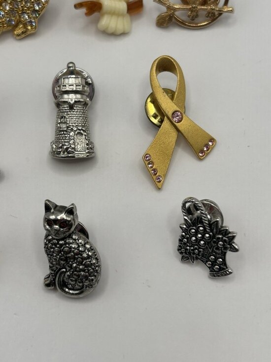 Vintage AVON Squirrel Scatter Pin 154 - Gem Avon Lapel Pins Lot Of 10 Vintage Owl Bunny Ladybug Cat Flowers Squirrel Boot